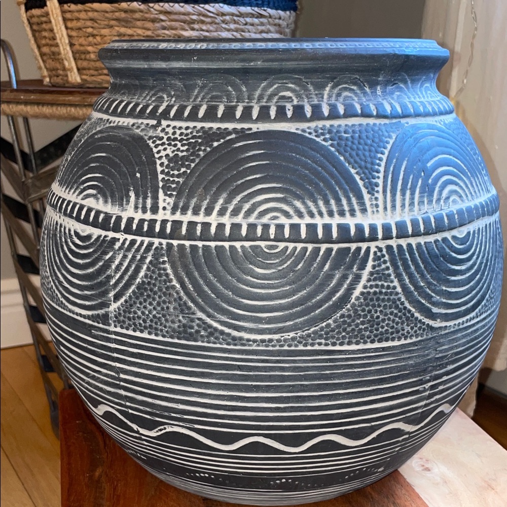 Handcrafted Gray and White Large Ceramic Planter…new, unused - Picture 2 of 10